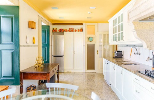 Armamar Villa | Villa Baiuca - Six Bedroom Villa, Sleeps 12