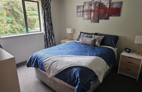 Oban House | Central location, 5 mins to everything. Car can be provided.