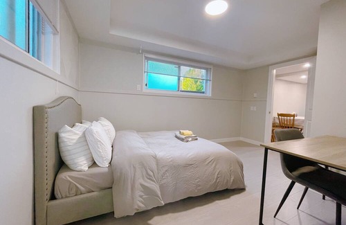 Oakridge House | 3 bedroom with ensuite bathroom close to skytrain