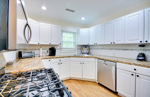 Winston - Salem Cottage | Charming Cottage - Near Wake Forest!