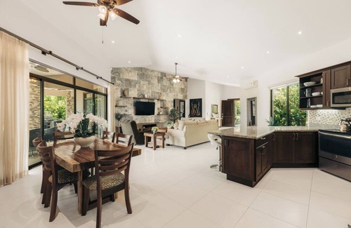 Carpintero Villa | Casa De La Reina - Single Storey Oceanview Villa