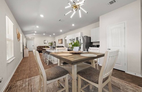 Medina Valley House | Extended Stay: New Built Home w/Modern Finishes