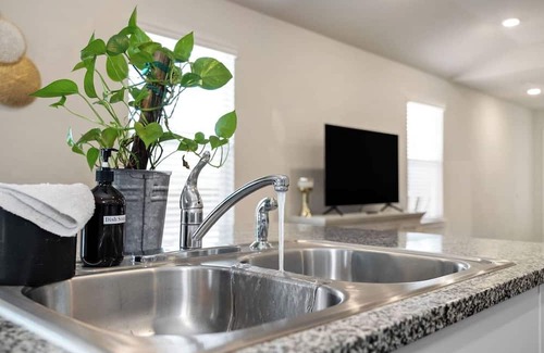 Medina Valley House | Extended Stay: New Built Home w/Modern Finishes