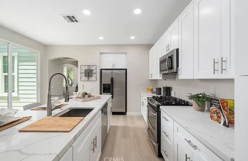 Temecula House | Lake House 10 Minutes to Award Winning Wineries in Temecula Wine Country