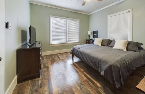 Downtown House | Historic Greenhouse! Downtown Lafayette!