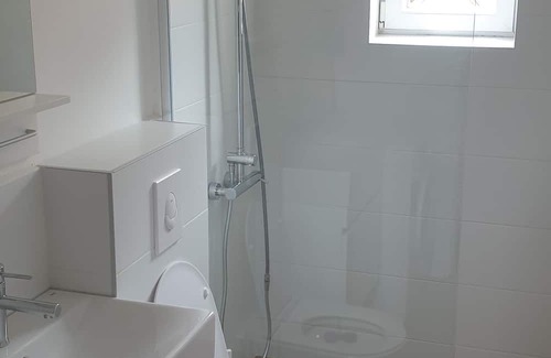 Centar Apartment | The White Suite. Cozy apartment with 1 bedroom and WiFi, AC in peaceful Skopje