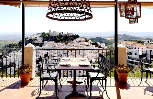 Casares Apartment | Family-friendly Villa-Style 3 Bedroom Apt with Putting Green & Private Garden.