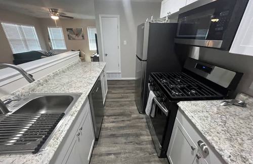 Burleson House | Cozy small town home by Ft Worth