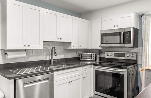 Gainesville Apartment | New Build 4/4 Luxe Corporate Housing only 5 min to city square & NGMC
