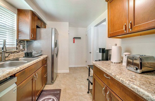 South Hills House | Bright Pittsburgh House w/Yard: 3 Mi to Downtown!