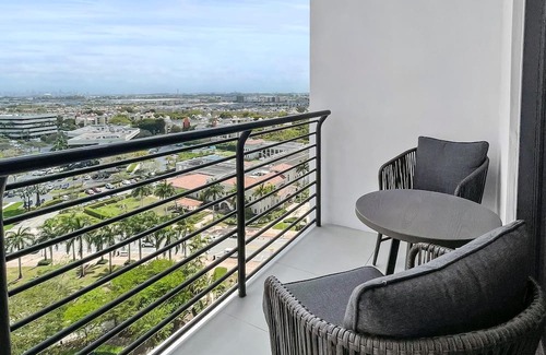 Doral Condo | Doral Dream: Stylish 2BR Comfort
