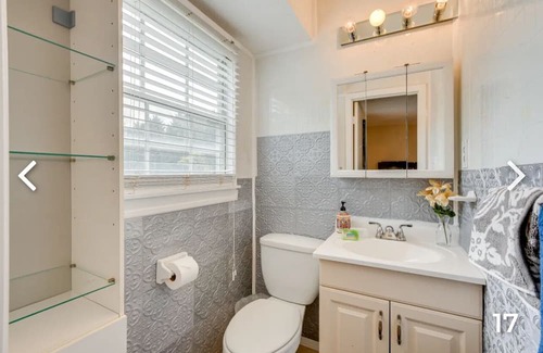 Fort Washington House | Pet friendly Spacious 5-bedroom house inFort Washington with free parking , WiFi