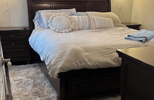 Ivey Ranch - Rancho Del Oro Condo | Spacious condo, private yard, great amenties, 4 miles to the beach in Oceanside.