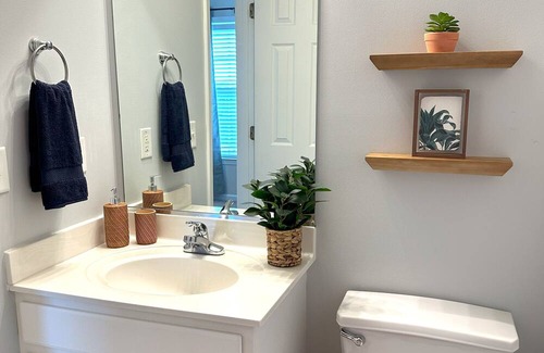 High Point Condo | Overlook King + Queen Beds Pet Friendly Close to HPU and HPMKT