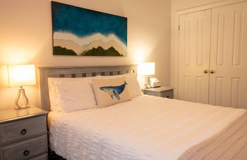 Pink Lake House | Enjoy a cosy country setting, starry nights and 5 minutes to the closest beach.