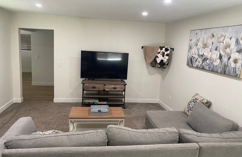 Penryn Cottage | Penryn Farmhouse Cottage located within close proximity to everything.