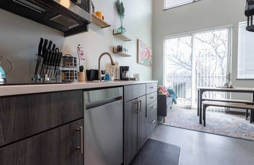 South Kansas City Apartment | Scholar's Row 109