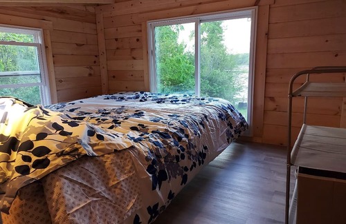 Rideau Lakes Cabin | Comfy and Cozy BUNKIE (Camping cabin - glamping)