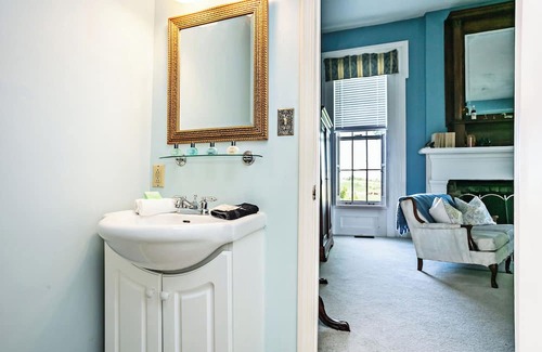 Springfield Bed & Breakfast | 1851 Historic Bed & Breakfast on 14 acres