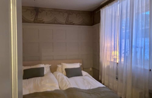 Drottningholm Apartment | Bo Granne med Kungen i Unikt Boende Från 1700talet på Drottningholm