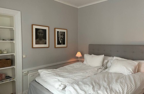 Drottningholm Apartment | Bo Granne med Kungen i Unikt Boende Från 1700talet på Drottningholm