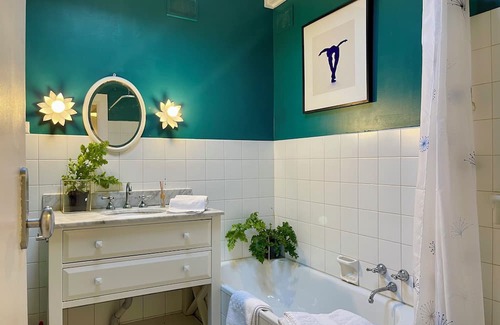 Duncan Other | Historic beachside homestead apartment by the sea