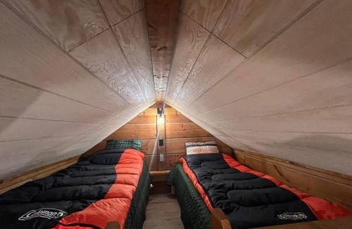 Trapper Creek Cabin | Rapha Primitive Cabin-HCRL