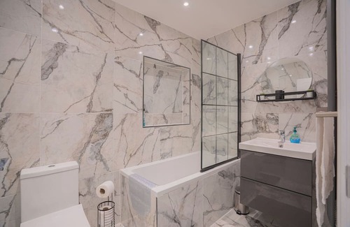 Northumberland Park House | Stunning 3 Bedroom House-Tottenham Stadium-parking