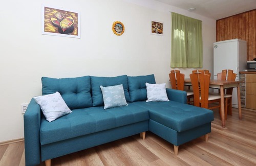 Porozina Apartment | One bedroom apartment with terrace Porozina, Cres (A-23050-b)