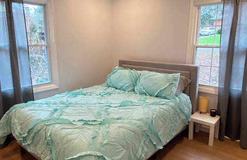 Executive Park House | Cozy and comfortable house in Charlotte! 10min from uptown and airport
