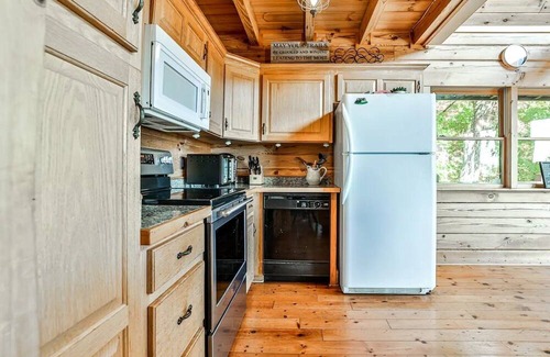 Clayton Cabin | Secluded Cabin-3br-hot Tub-mountain View Retreat 3 Bedroom Cabin by RedAwning