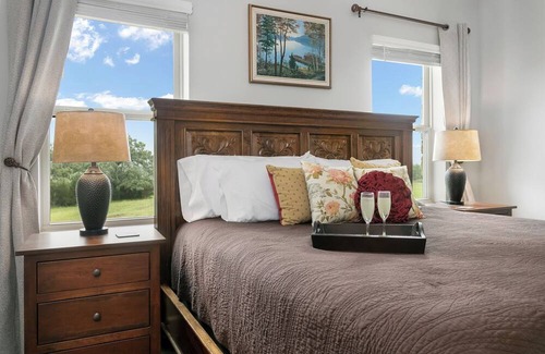 Willow City Bed & Breakfast | Porter Haus: Rosewood | 1/1 King Suite, Breakfast Provided