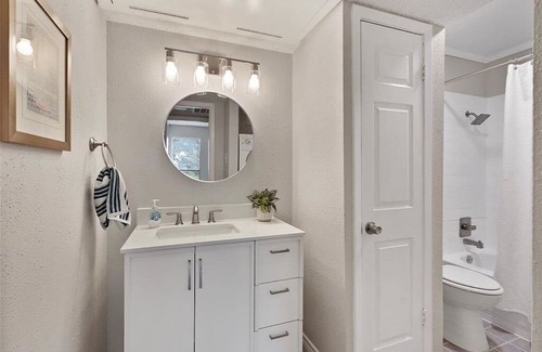 Westchase Apartment | Westpark Area Getaway
