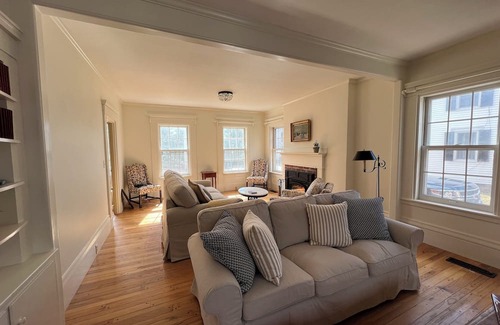 Damariscotta House | Cozy 5 bedroom home in the heart of Midcoast Maine!