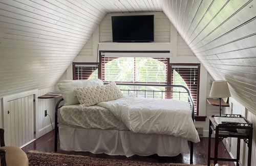 Barnstable Bed & Breakfast | Victorian by the Sea - Tower Room at Beechwood Manor