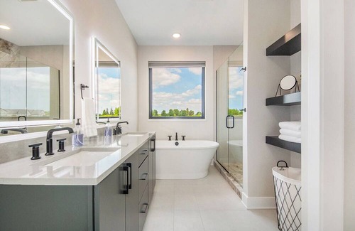 Fennville House | Spacious Vineyard Guest House