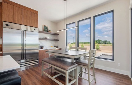 Fennville House | Spacious Vineyard Guest House