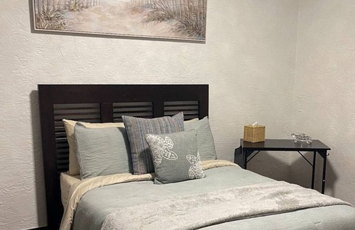 Holly Hill House | Looking to unwind? Harmony Hideaway is the peaceful break you need!!!