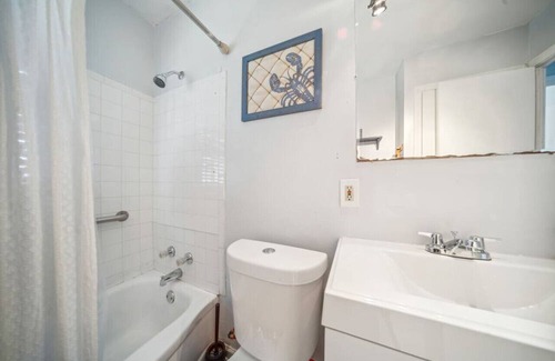 Cuyahoga County House | South Cleveland near Maple Hts