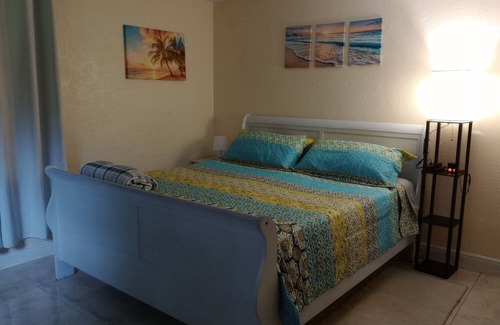 Highland Garden House | House with Hot tub. Close to FLL, beach, casino