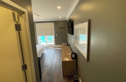 Grand Bend Apartment | Coastal Suites (Room 3) , Grand Bend