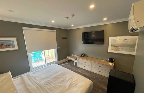Grand Bend Apartment | Coastal Suites (Room 3) , Grand Bend