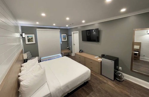 Grand Bend Apartment | Coastal Suites (Room 2) , Grand Bend
