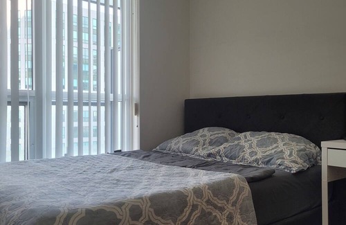 Oakville Condo | Stylish New/ Condo / WFH/Oakville