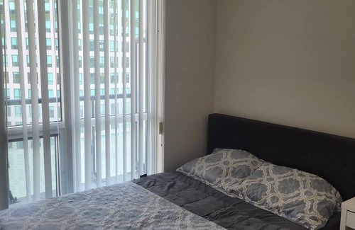 Oakville Condo | Stylish New/ Condo / WFH/Oakville