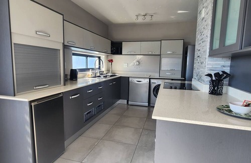 Mossel Bay House | 85th On Wigget, Apartment unit 10 with private plunge pool and seaview