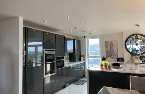 Derby Apartment | Luxury Derby Penthouse self catering apartment with roof terrace and hot tub