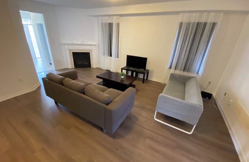 Oakville House | Simple 4 Bedroom House Oakville