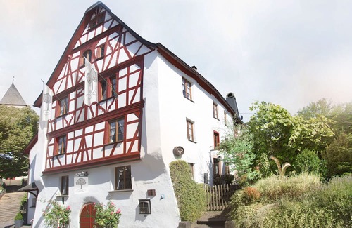 Bullay House | Vacation home for 15 guests with 280m² in Bullay (264900)