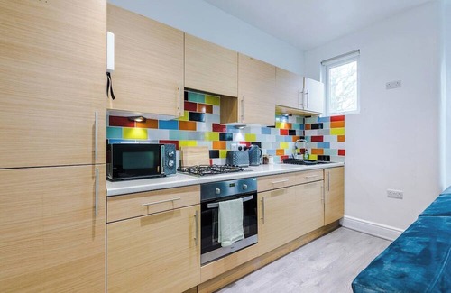 Rusholme Apartment | Manchester 3 Bed with Parking!